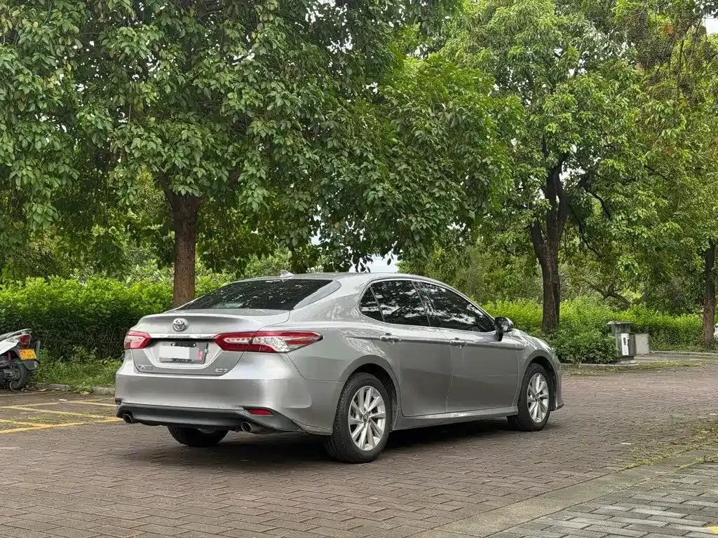Toyota Camry — фото 6