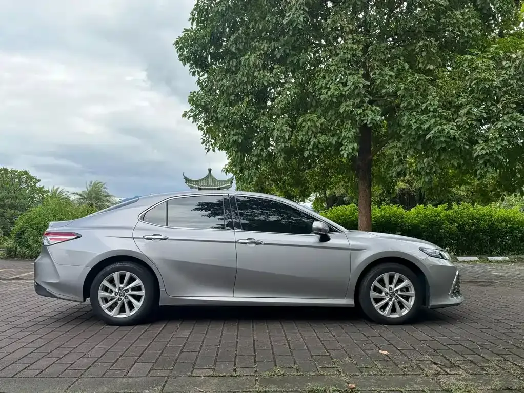 Toyota Camry — фото 9