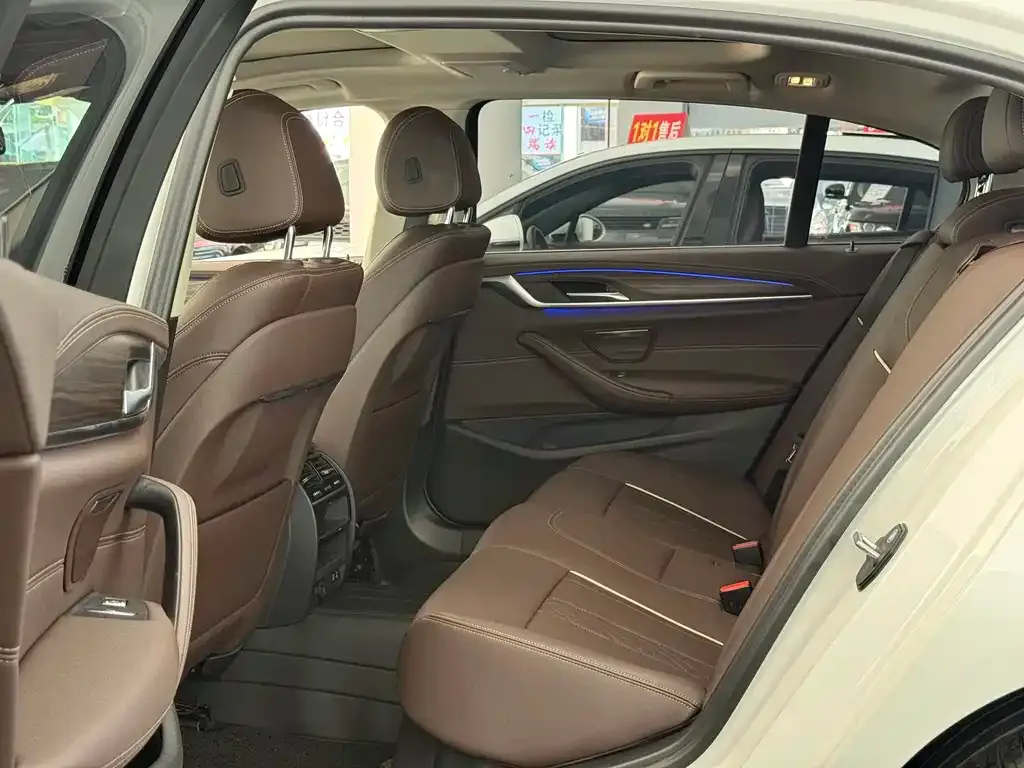 BMW 5 Series — фото 10