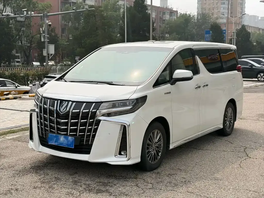 Toyota Alphard — фото 2