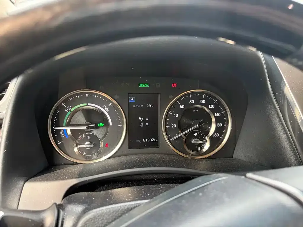 Toyota Alphard — фото 6