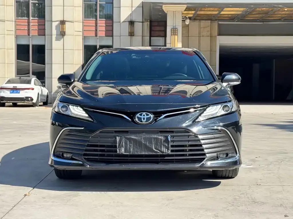 Toyota Camry — фото 9