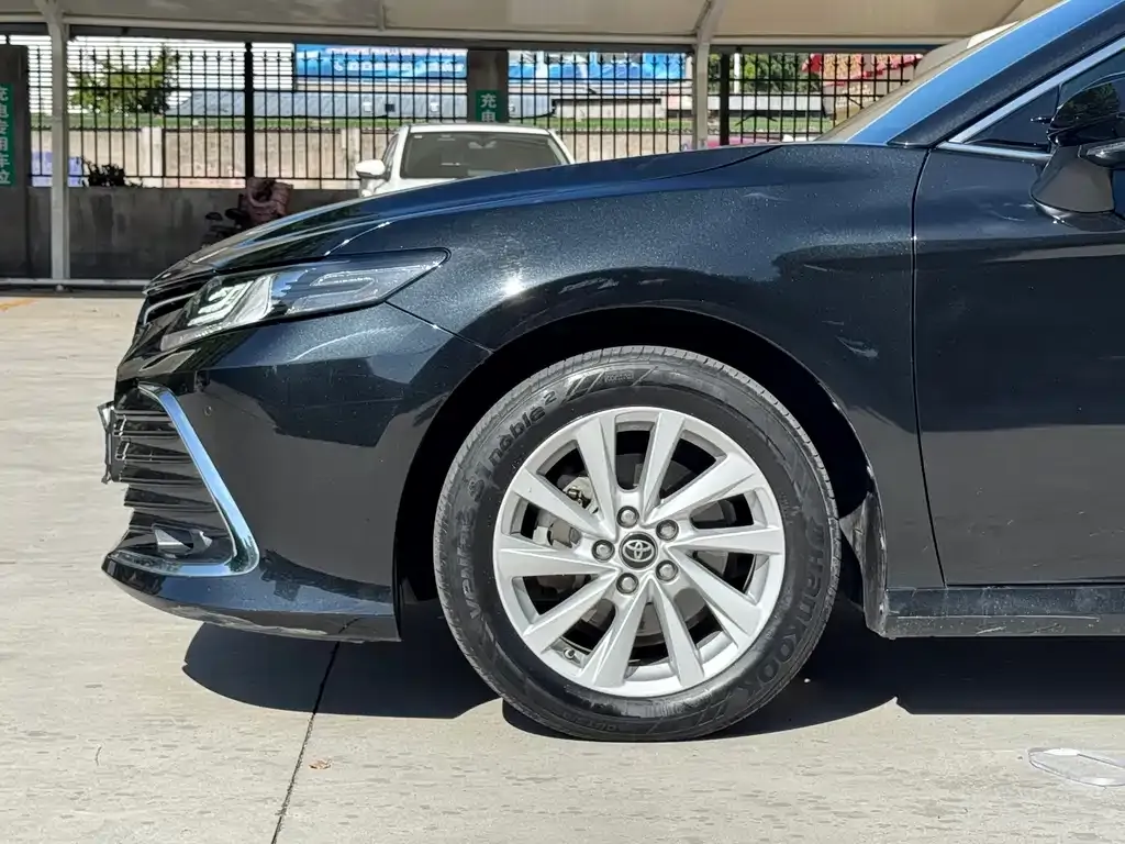 Toyota Camry — фото 3