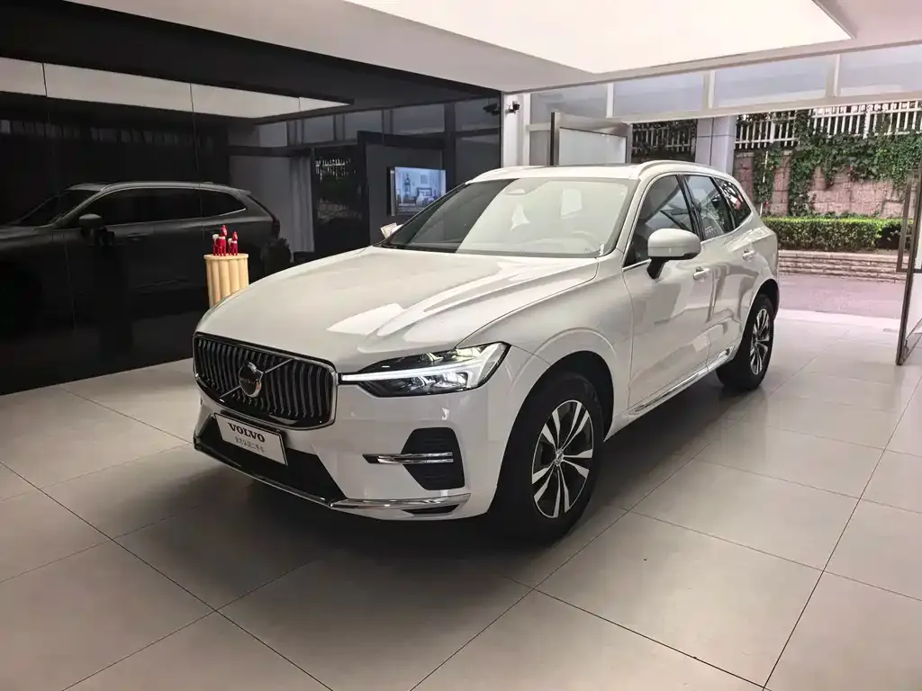 Volvo XC60 — фото 1