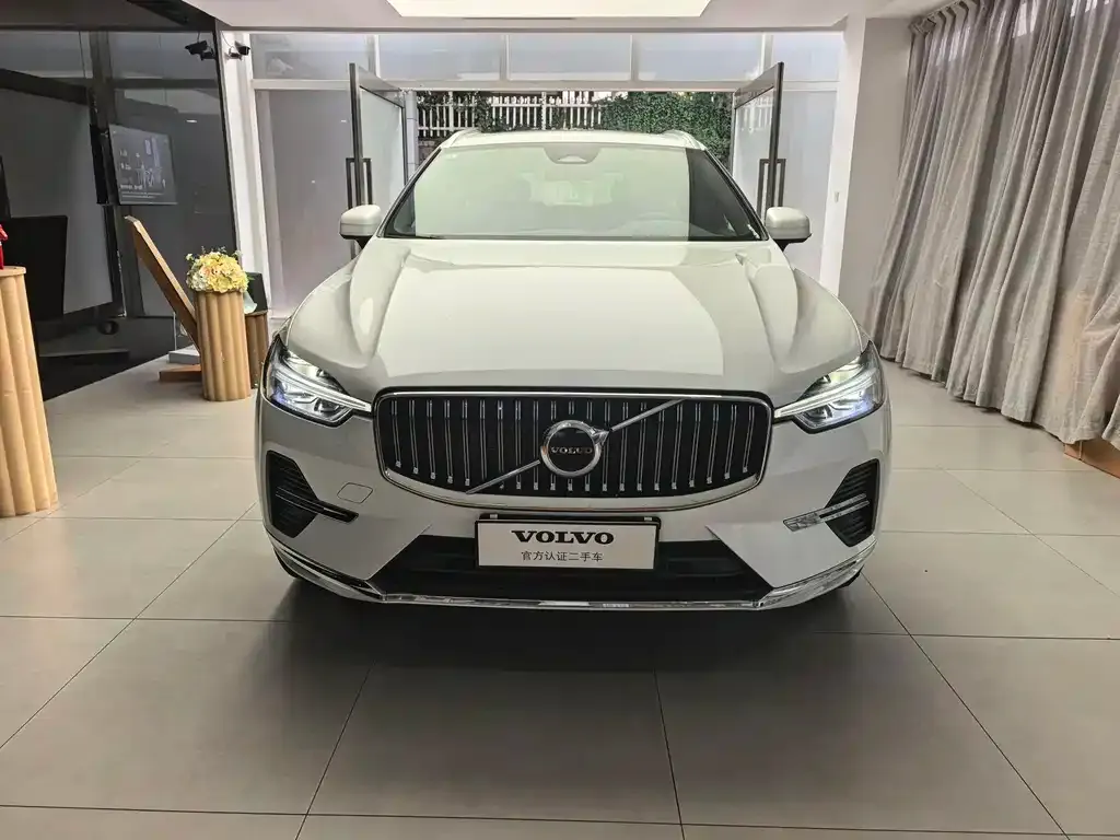 Volvo XC60 — фото 10