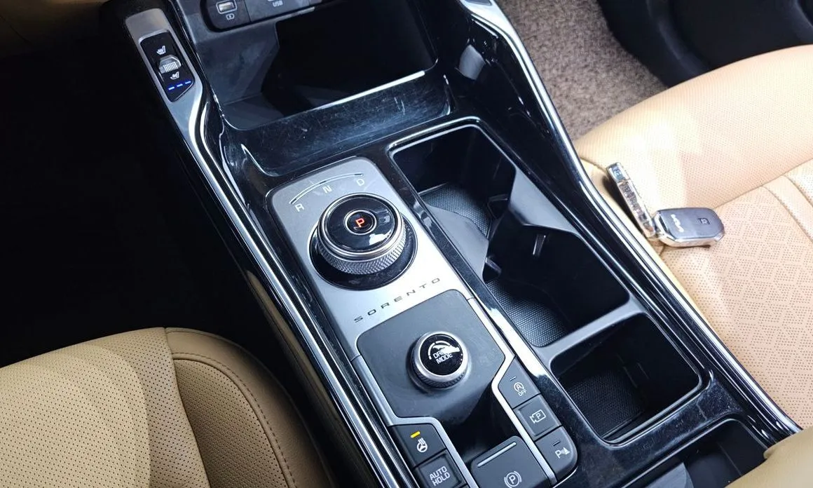 Kia Sorento — фото 8