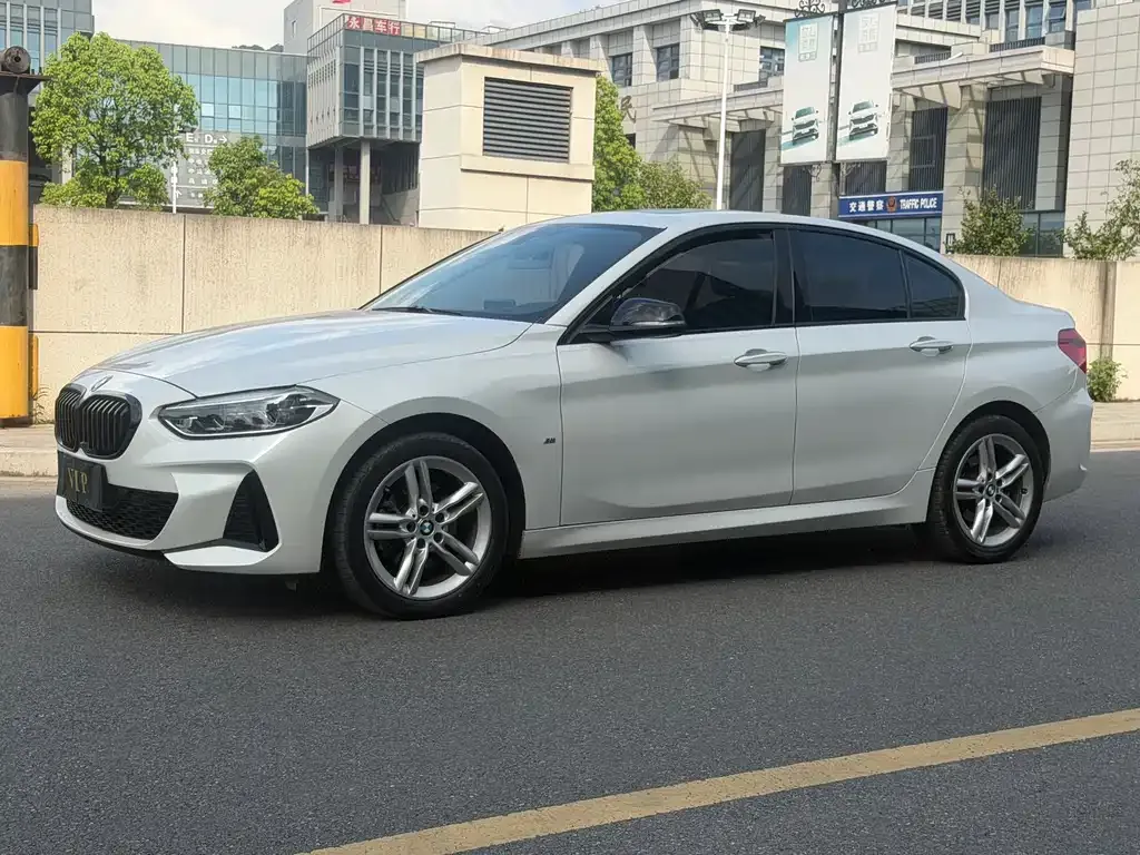 BMW 1 Series — фото 1