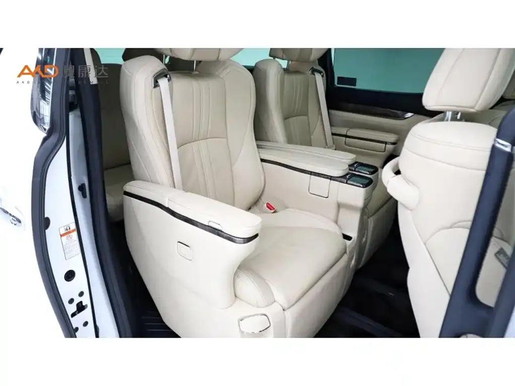 Toyota Alphard — фото 5