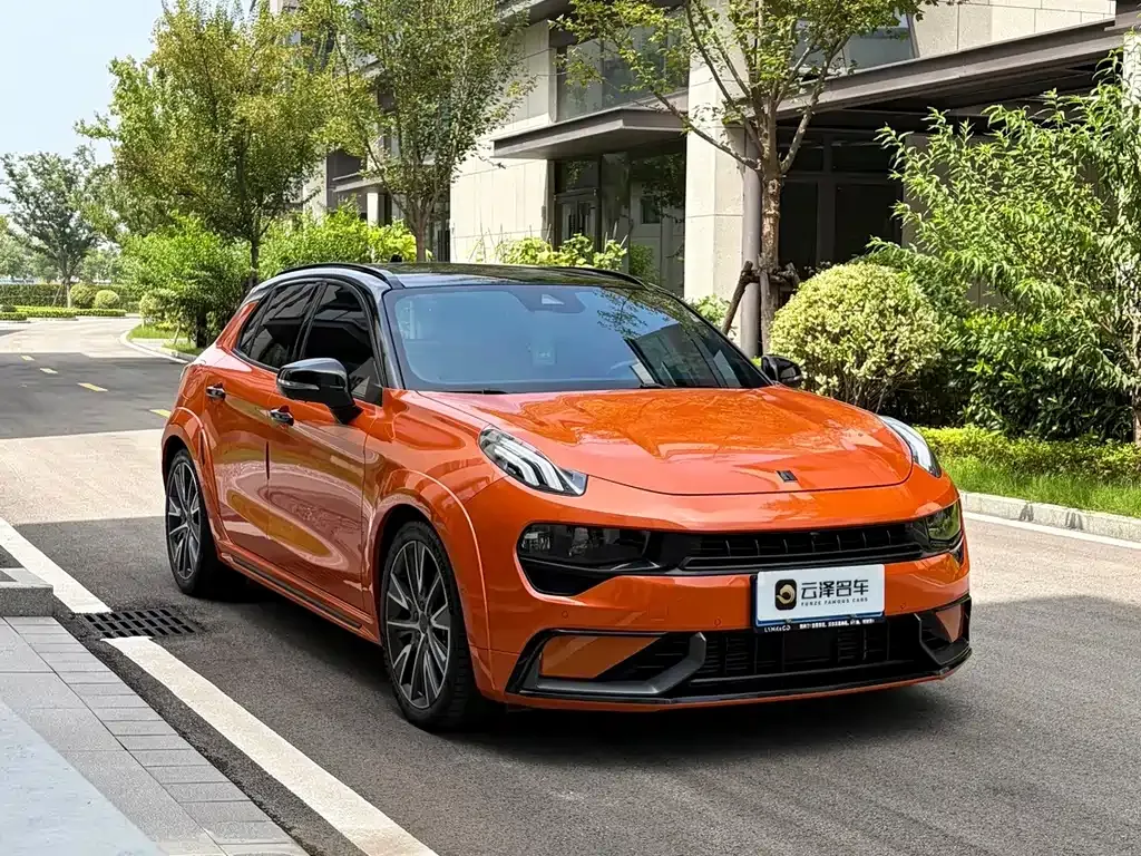 Lynk & Co 02 Hatchback — фото 1