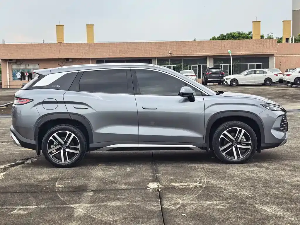 BYD L DM-i — фото 3