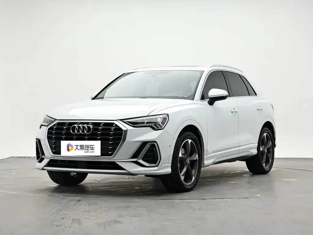 Audi Q3 — фото 1