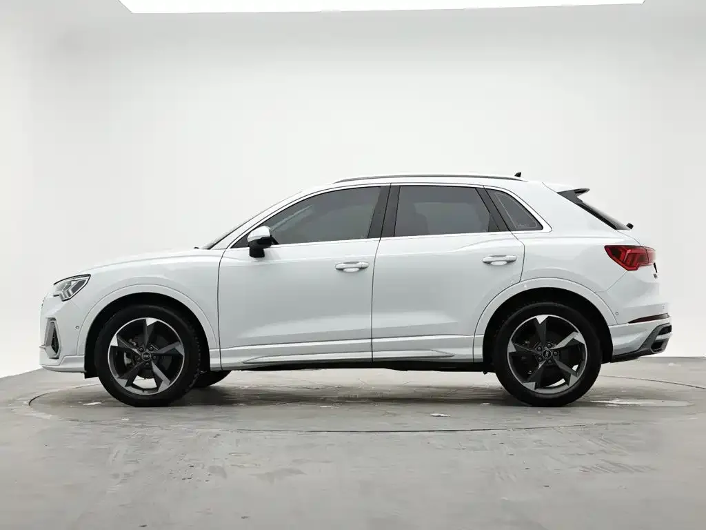 Audi Q3 — фото 8
