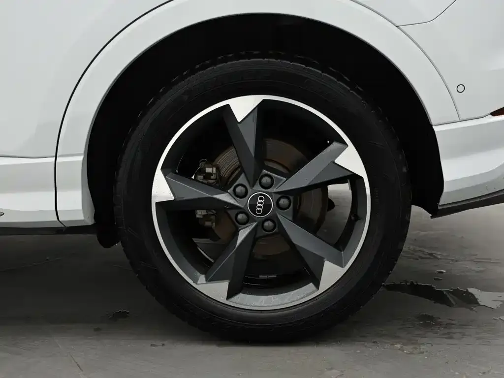 Audi Q3 — фото 10