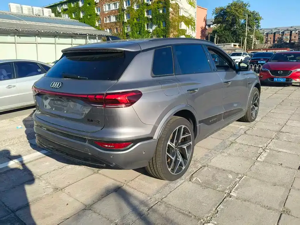 Audi Q6L e-tron — фото 2
