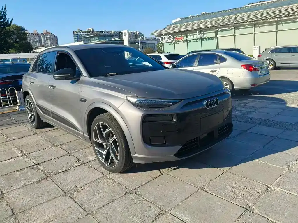Audi Q6L e-tron — фото 10