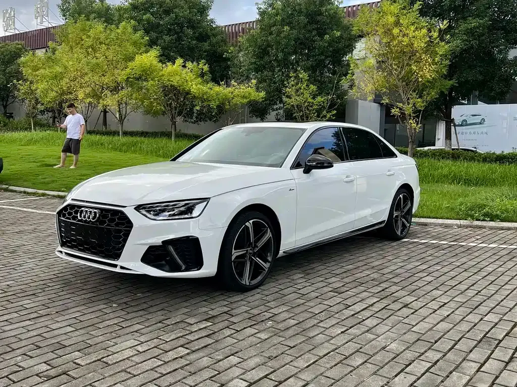 Audi A4L — фото 1