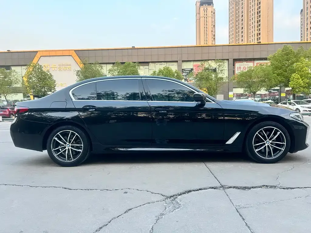 BMW 5 Series — фото 5