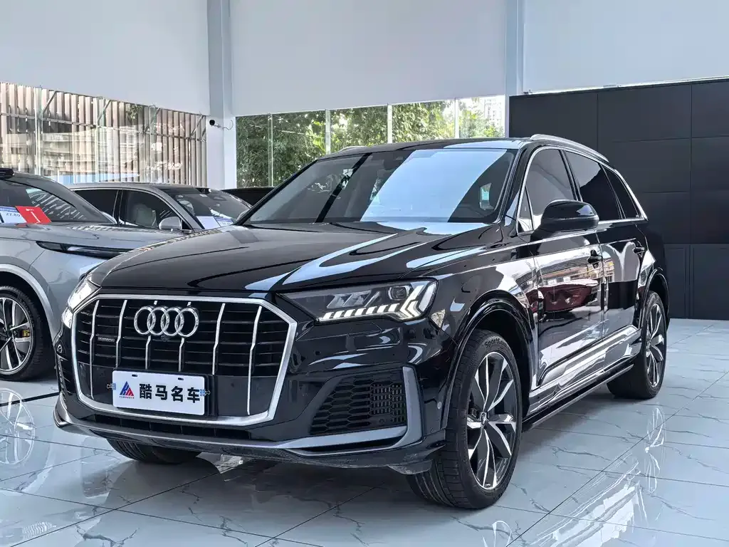 Audi Q7 — фото 1