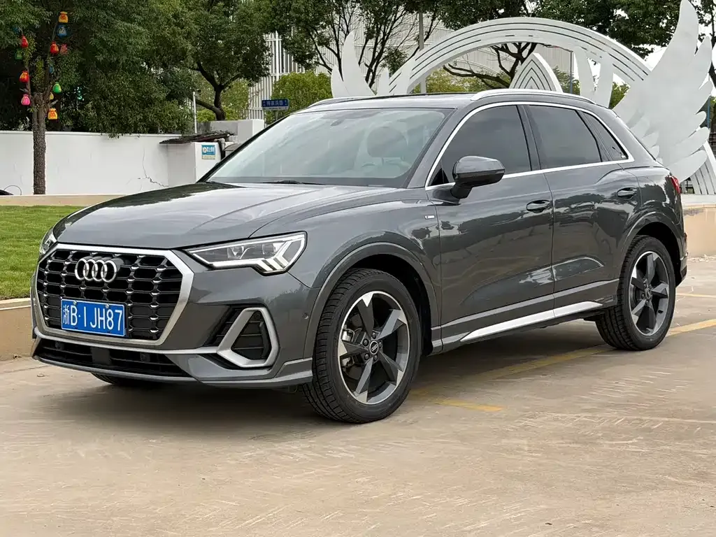 Audi Q3 — фото 1
