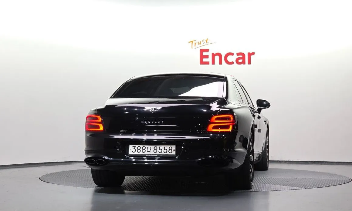 Bentley Flying Spur — фото 3
