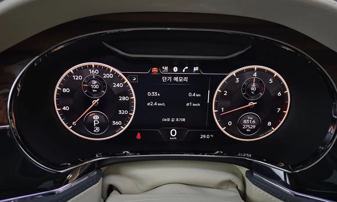 Bentley Flying Spur — фото 9