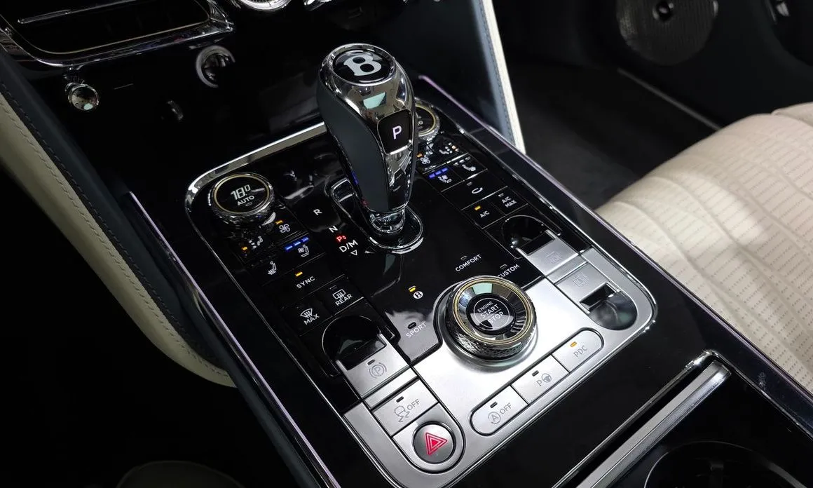 Bentley Flying Spur — фото 6
