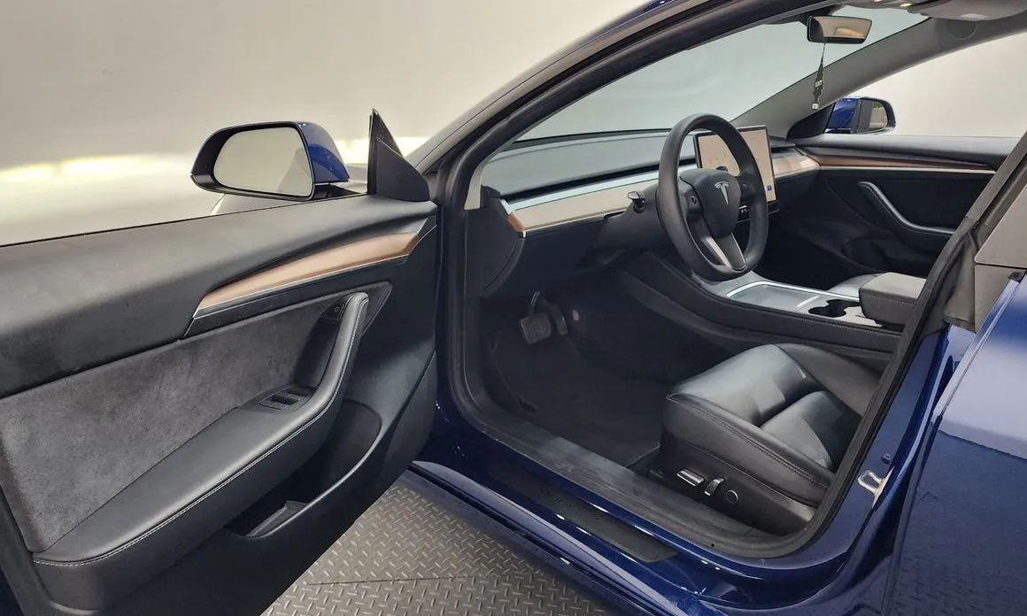 Tesla Model 3 — фото 8