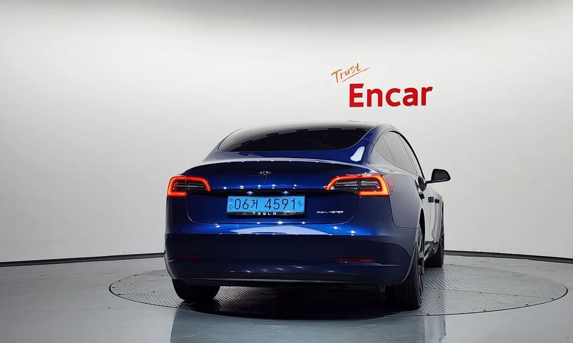 Tesla Model 3 — фото 4