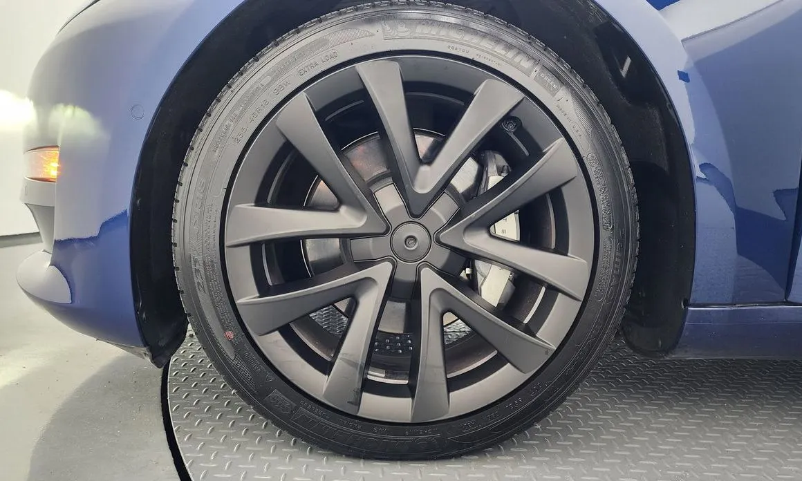 Tesla Model 3 — фото 10