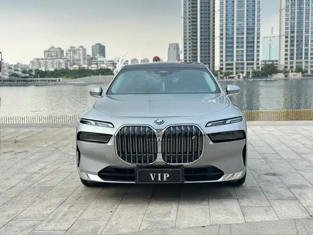 BMW i7 — фото 2