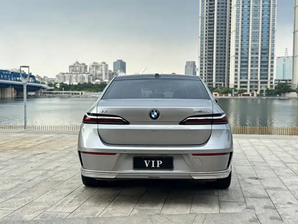 BMW i7 — фото 7