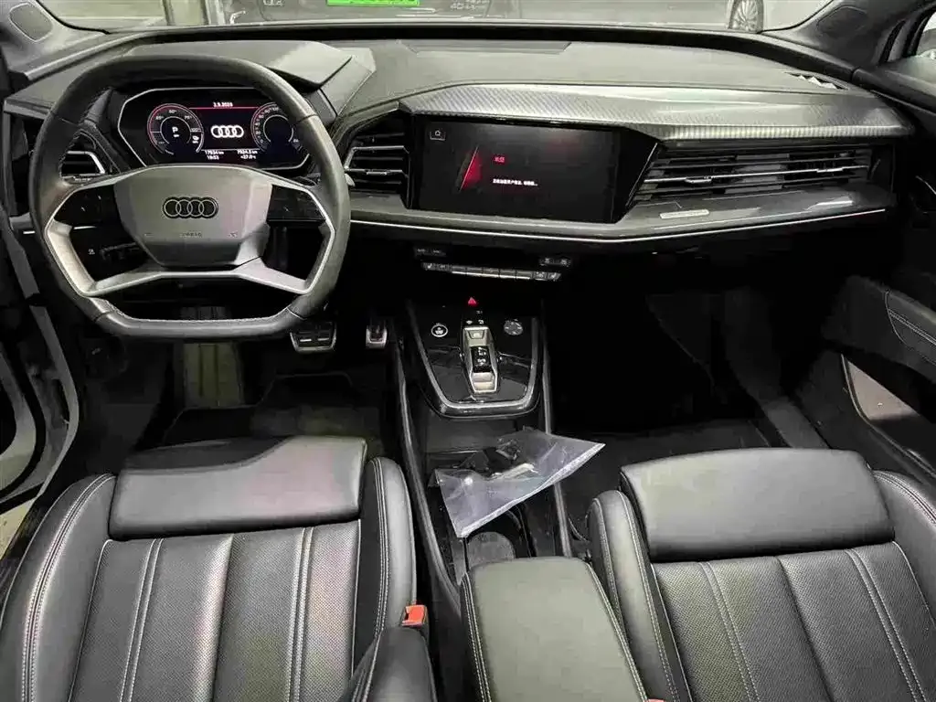 Audi Q4 e-tron — фото 3