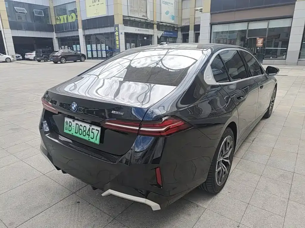 BMW i5 — фото 2