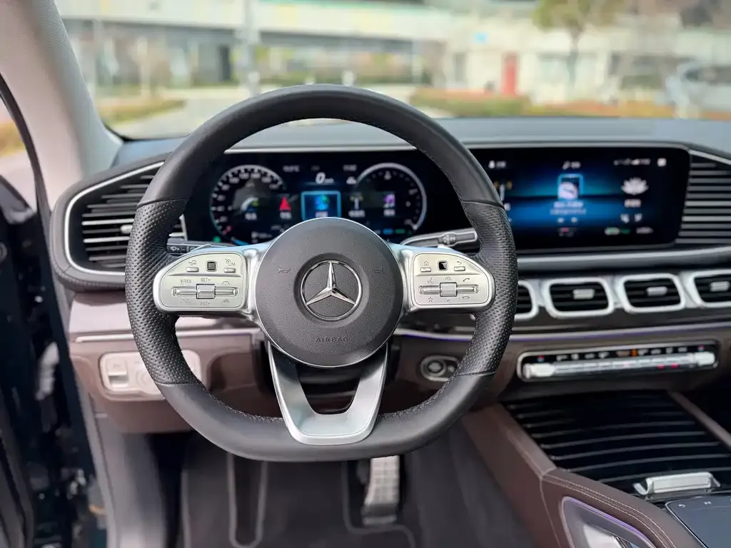 Mercedes-Benz GLS — фото 3