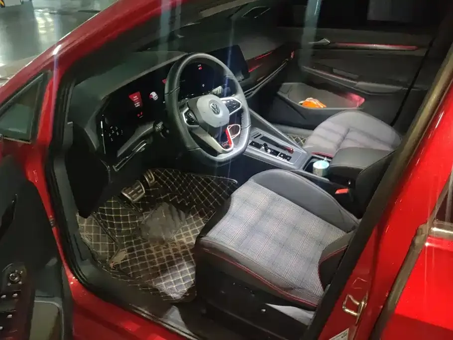 Volkswagen Golf GTI — фото 9