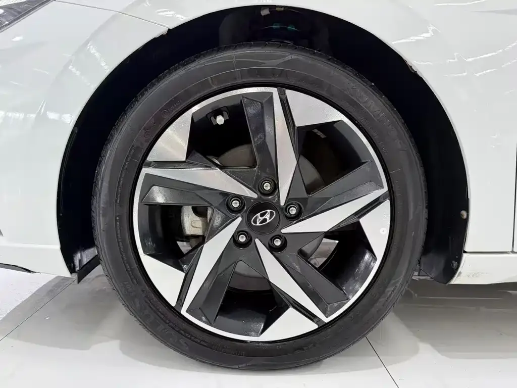 Hyundai Elantra — фото 2