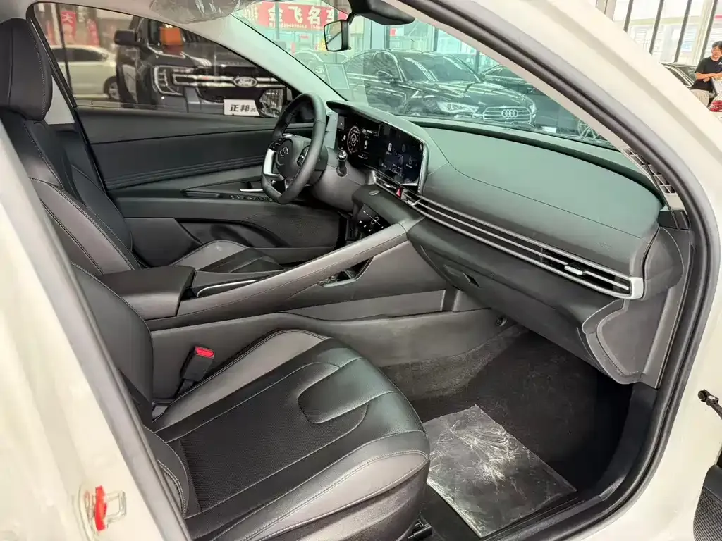 Hyundai Elantra — фото 4
