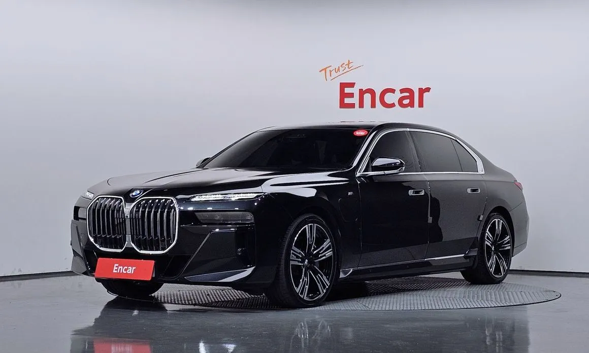 BMW 7-Series — фото 1