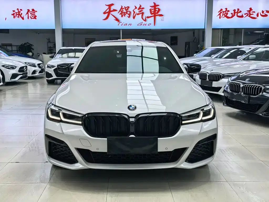 BMW 5 Series — фото 1