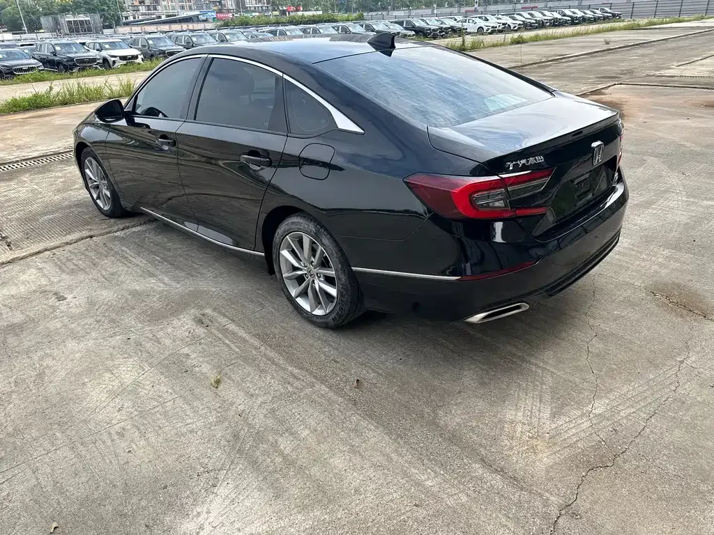 Honda Accord — фото 4