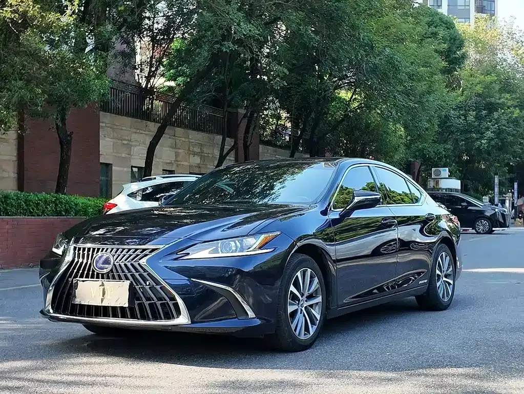 Lexus ES — фото 1