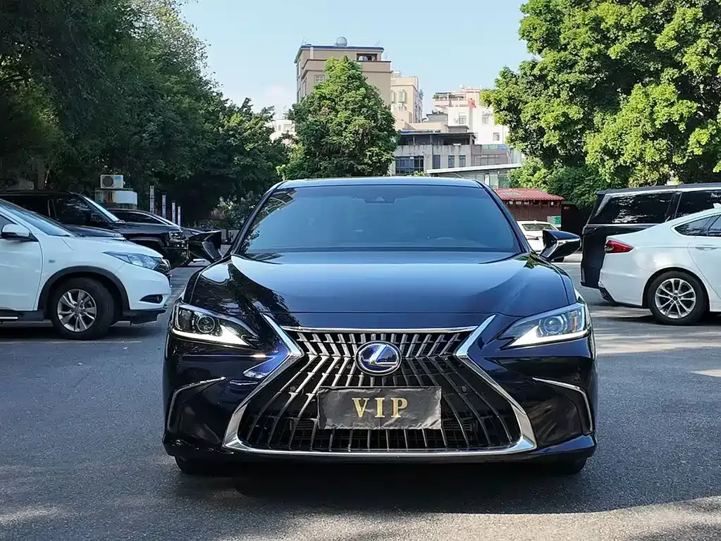Lexus ES — фото 10