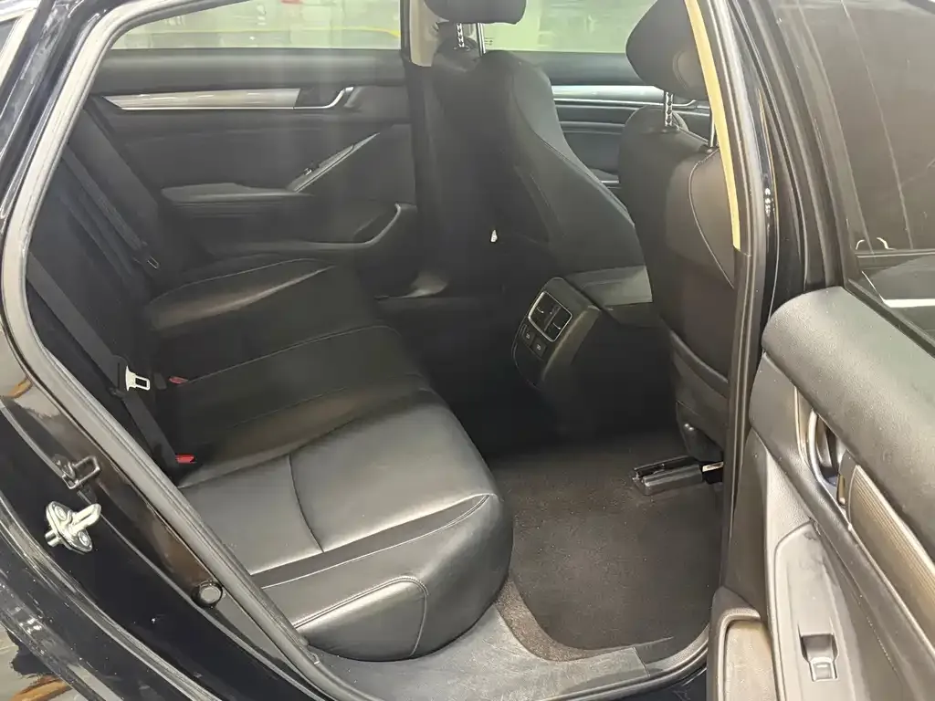 Honda Accord — фото 3