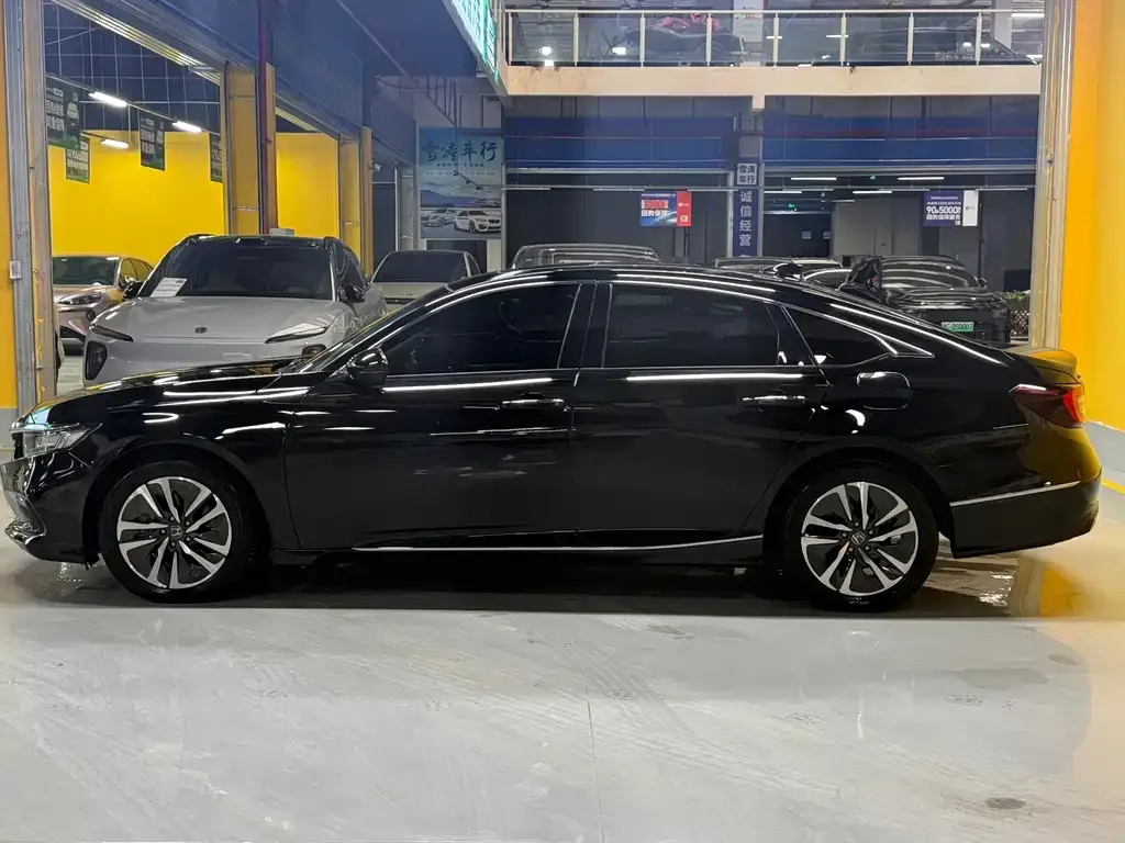 Honda Accord — фото 9