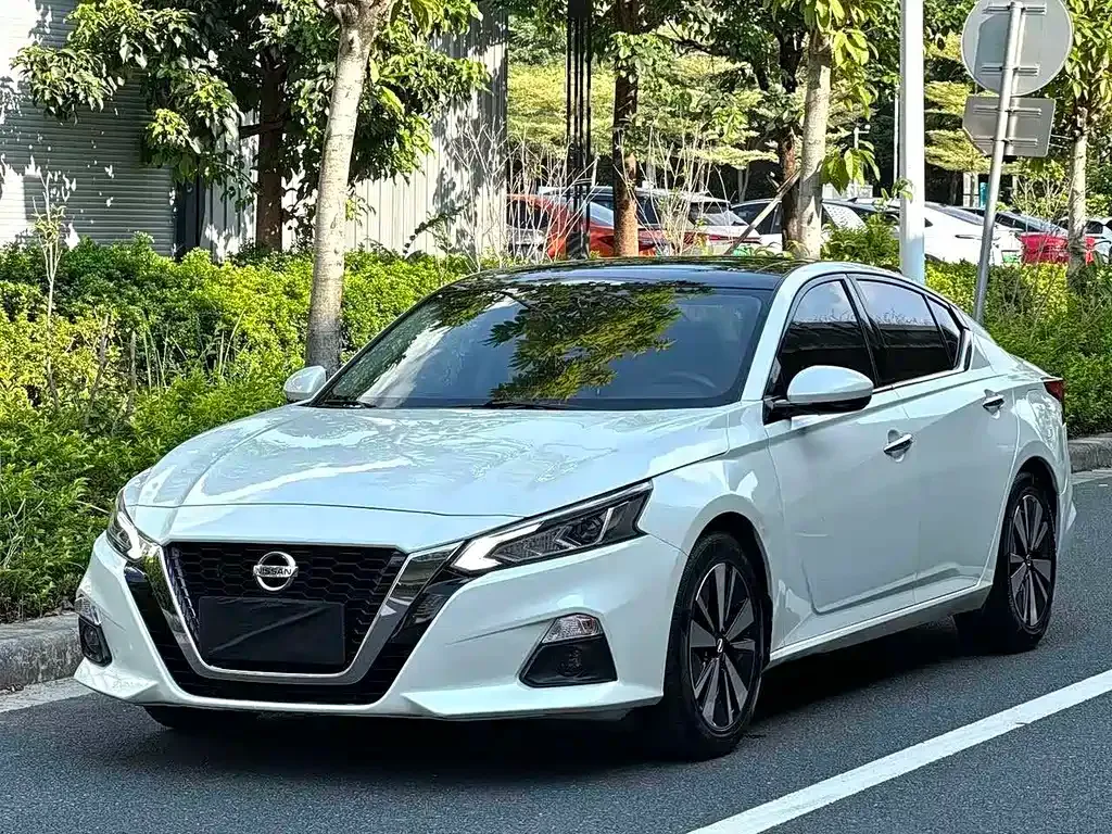 Nissan Teana — фото 1