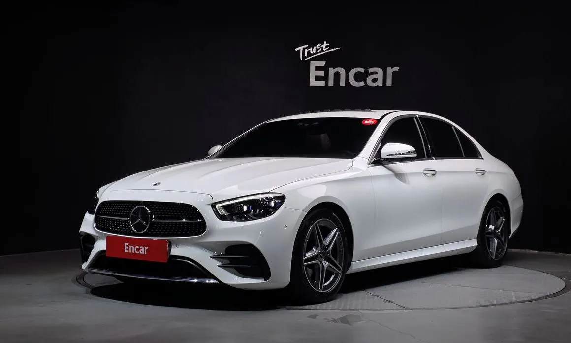 Mercedes-Benz E-Class — фото 1