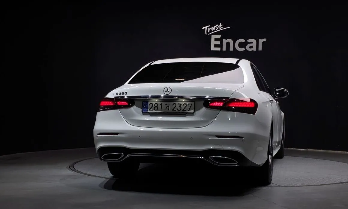 Mercedes-Benz E-Class — фото 4