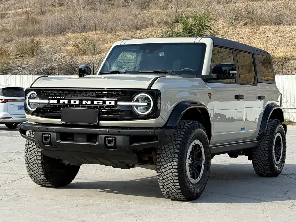 Ford Bronco — фото 1