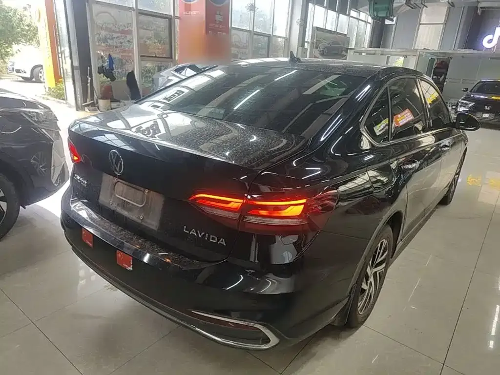 Volkswagen Lavida — фото 4