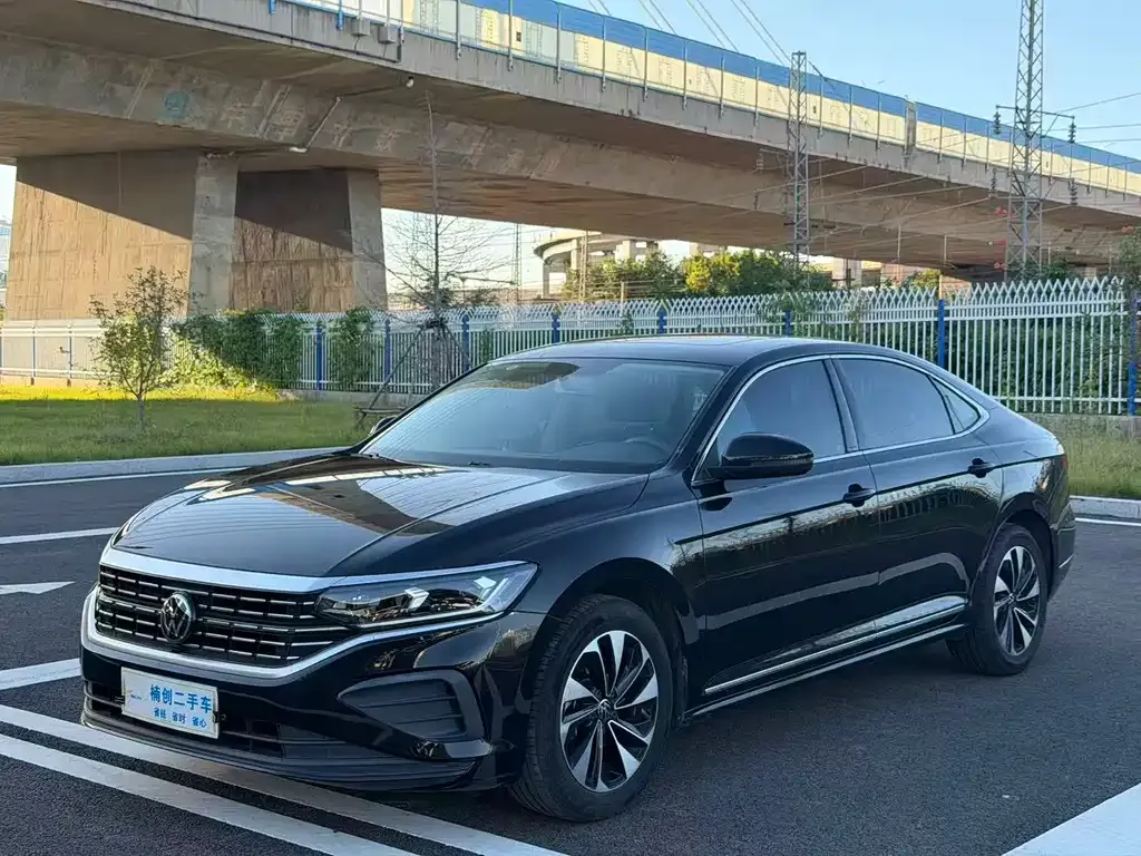 Volkswagen Passat — фото 1